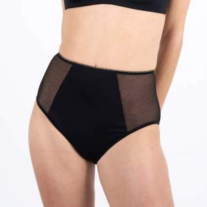 Moodz_culotte-menstruelle_TMP_taille-haute-plumetis_front_Julia_2048x